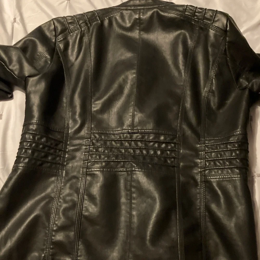 Women's Tanming Black Leather Jacket - Picture 8 of 10